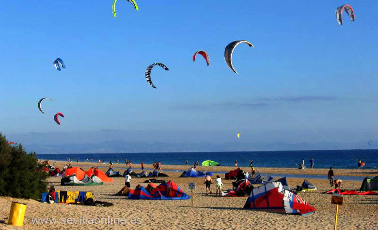 Kitesurfing und windsurfing in Tarifa, Costa de la Luz - Andalusien, Spanien
