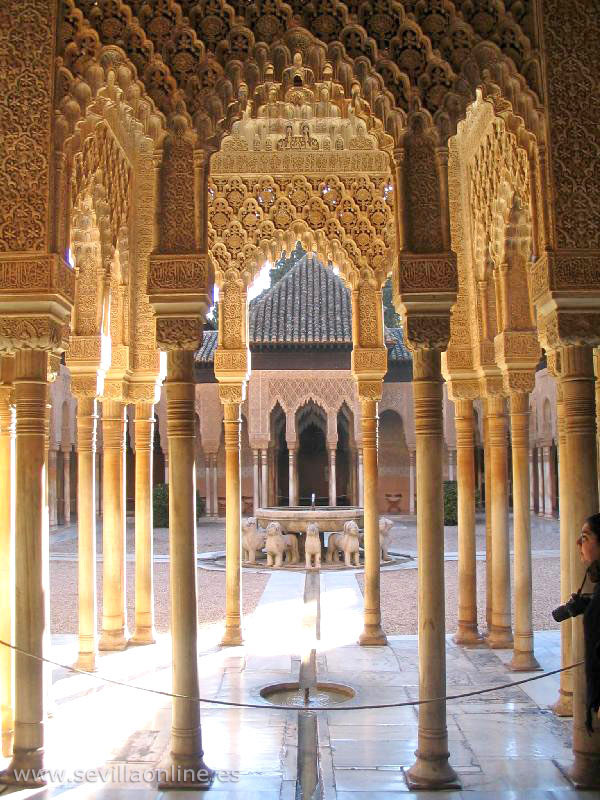 Vista al Patio de los Leones Alhambra, Granada - Andalusia