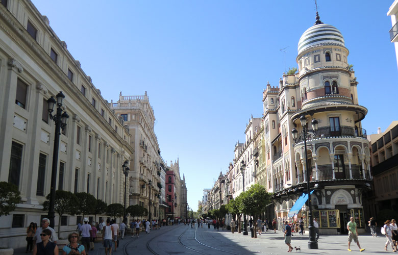 Avenida de la Constitución, de hoofdstraat van Sevilla