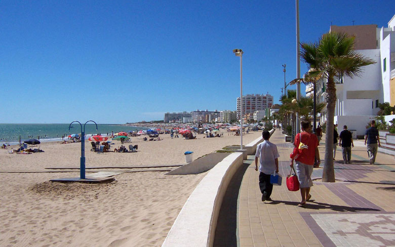 Boulevard sulla spiaggia a Rota, Costa de la Luz - Andalusia, Spagna