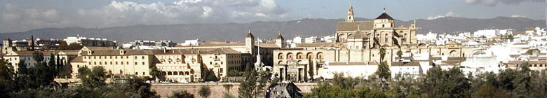 Blick über Cordoba und die römische Brücke - Andalusien, Spanien