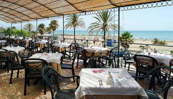 Uno dei ristoranti sulla riva della Costa del Sol a Torremolinos
