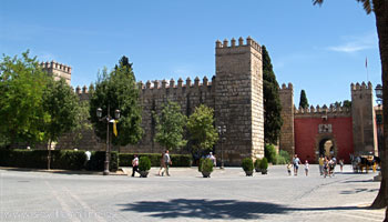 Mauern und Eingang des Alcazar Palastes, Sevilla