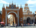 Arco y basílica de la Macarena