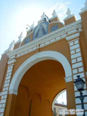 Macarena Tor und Basilika