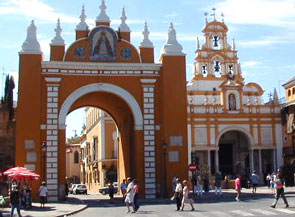 Macarena stadspoort en basiliek