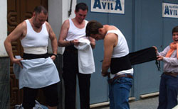 Semana Santa, Sevilla - Costaleros